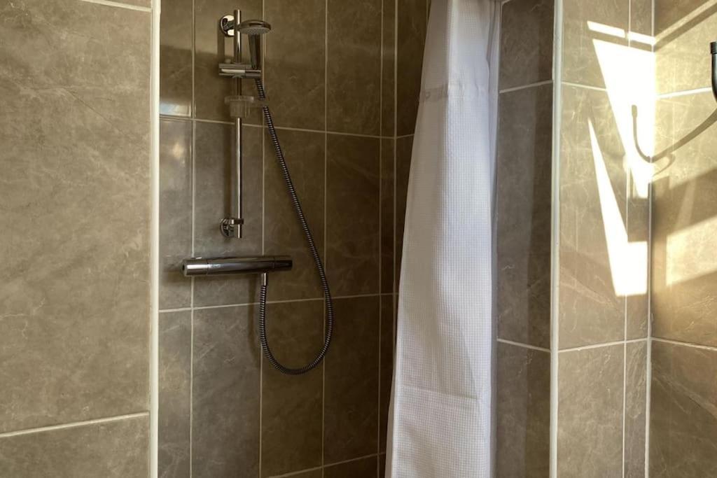 Drop Anchor House, Spacious 3 Bedroom Apartment, Fabulous Sea Views Cleggan Bagian luar foto