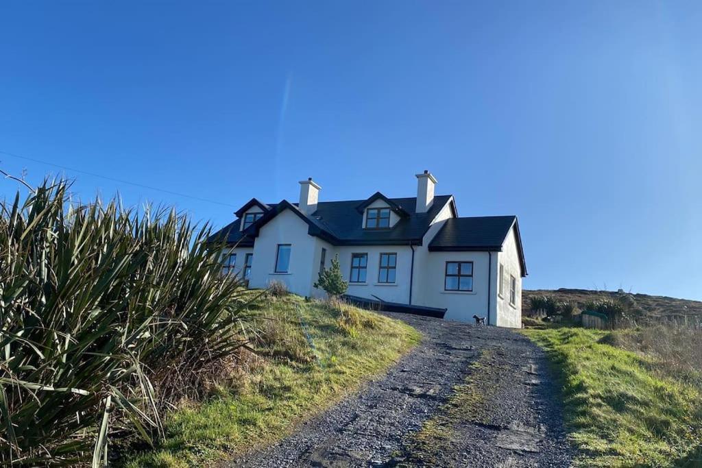 Drop Anchor House, Spacious 3 Bedroom Apartment, Fabulous Sea Views Cleggan Bagian luar foto